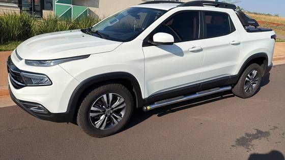 FIAT TORO 2.0 16V TURBO DIESEL FREEDOM 4WD AT9 FIAT TORO 2.0 16V TURBO DIESEL FREEDOM 4WD AT9